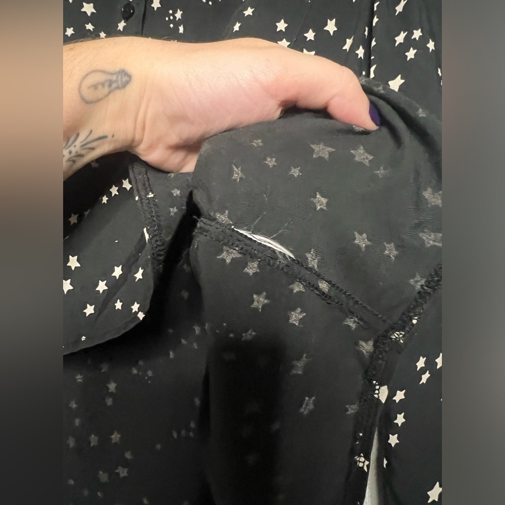 Rails Black and White Star Constellation Button Front Top XS - Picture 9 of 9